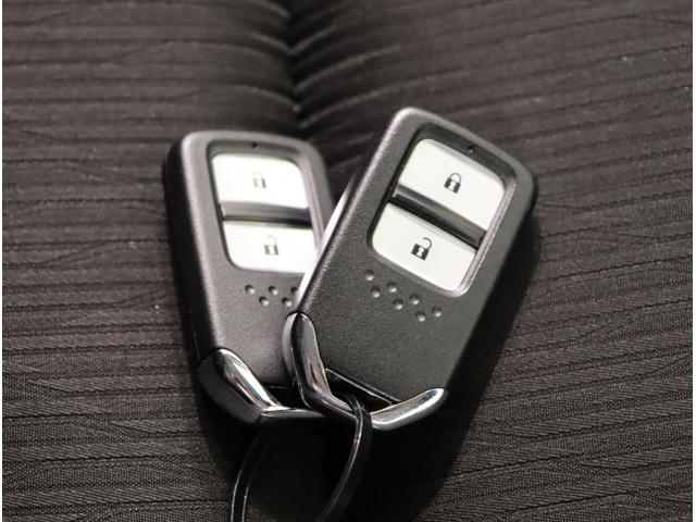 ヴェゼル Ｘ・ホンダセンシング　ＭナビＲカメラＥＴＣＬＥＤライトスマートキー　シートヒーター　Ｗエアバッグ　盗難防止　アクティブクルーズコントロール　オートエアコン　ＬＥＤランプ　衝突軽減ブレ－キ　パワステ　カーテンエアバック（9枚目）