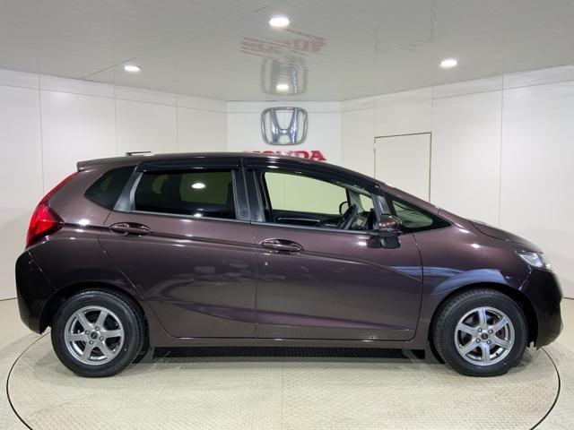 フィット １３Ｇ・Ｆパッケージコンフォートエディション　リヤビューカメラ　ＤＶＤ再生　シ－トヒ－タ－　ＶＳＡ　地デジフルセグ　ＡＵＴＯエアコン　キーレスエントリー　ＡＢＳ　エアバッグ　パワーウインドウ　記録簿（8枚目）