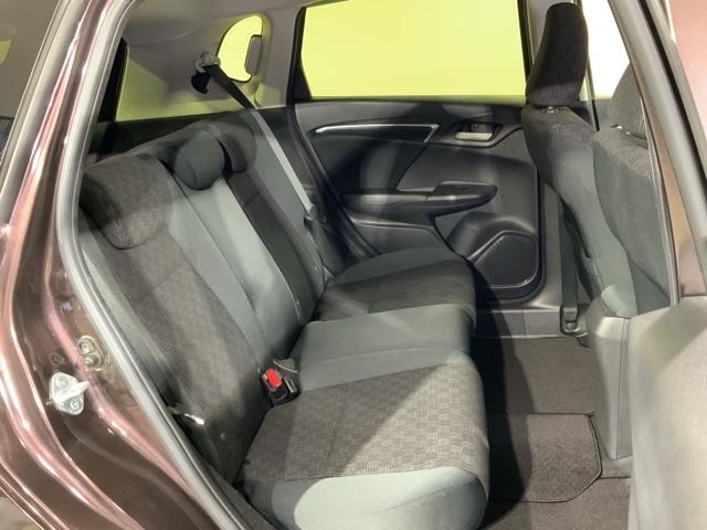 フィット １３Ｇ・Ｆパッケージコンフォートエディション　リヤビューカメラ　ＤＶＤ再生　シ－トヒ－タ－　ＶＳＡ　地デジフルセグ　ＡＵＴＯエアコン　キーレスエントリー　ＡＢＳ　エアバッグ　パワーウインドウ　記録簿（17枚目）