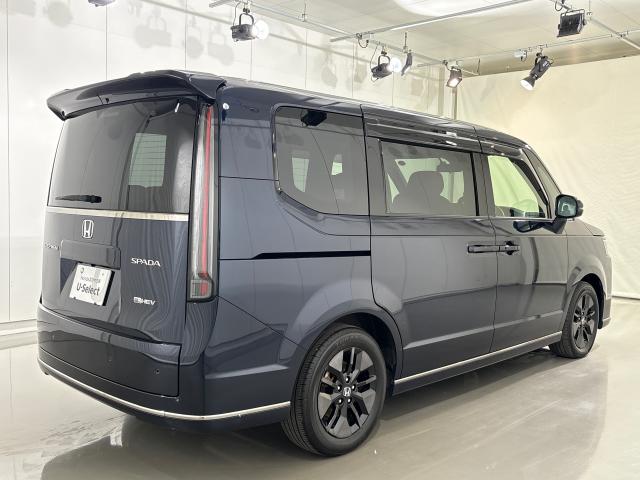 ステップワゴン ｅ：ＨＥＶスパーダ　フルオートエアコン　ＥＳＣ　シートヒータ　キーフリー　ＬＥＤヘッドランプ　イモビ　ＡＢＳ　リアカメラ　スマートキ　ＵＳＢポート　クルーズコントロール　サイドカーテンエアバック（4枚目）