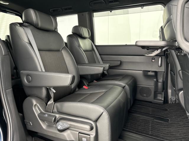 ステップワゴン ｅ：ＨＥＶスパーダ　フルオートエアコン　ＥＳＣ　シートヒータ　キーフリー　ＬＥＤヘッドランプ　イモビ　ＡＢＳ　リアカメラ　スマートキ　ＵＳＢポート　クルーズコントロール　サイドカーテンエアバック（12枚目）