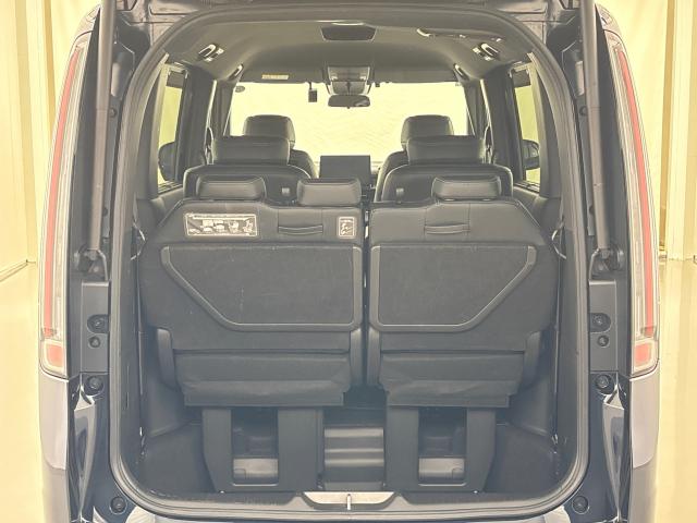 ステップワゴン ｅ：ＨＥＶスパーダ　フルオートエアコン　ＥＳＣ　シートヒータ　キーフリー　ＬＥＤヘッドランプ　イモビ　ＡＢＳ　リアカメラ　スマートキ　ＵＳＢポート　クルーズコントロール　サイドカーテンエアバック（13枚目）