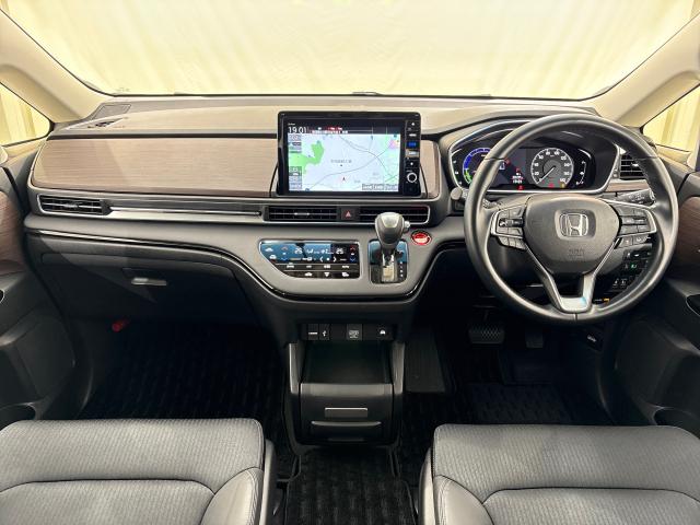 オデッセイハイブリッド ｅ：ＨＥＶアブソルート・ＥＸ　ＬＥＤライト　両側ＰＳＤ　整備記録簿　フルセグ　アイドルストップ　クルーズコントロール　ＤＶＤ再生機能　ナビ＆ＴＶ　キーレス　カーテンエアバッグ　オートエアコン　ドラレコ（7枚目）