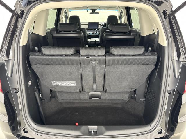 オデッセイハイブリッド ｅ：ＨＥＶアブソルート・ＥＸ　ＬＥＤライト　両側ＰＳＤ　整備記録簿　フルセグ　アイドルストップ　クルーズコントロール　ＤＶＤ再生機能　ナビ＆ＴＶ　キーレス　カーテンエアバッグ　オートエアコン　ドラレコ（13枚目）