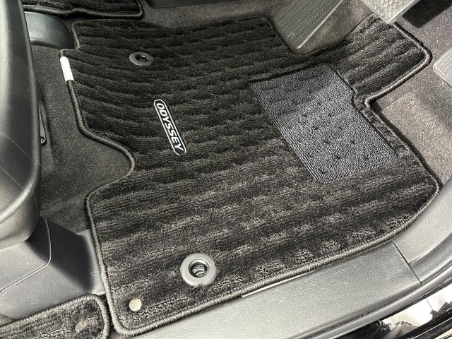 オデッセイハイブリッド ｅ：ＨＥＶアブソルート・ＥＸ　ＬＥＤライト　両側ＰＳＤ　整備記録簿　フルセグ　アイドルストップ　クルーズコントロール　ＤＶＤ再生機能　ナビ＆ＴＶ　キーレス　カーテンエアバッグ　オートエアコン　ドラレコ（17枚目）