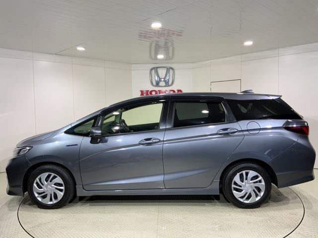 シャトル ハイブリッドホンダセンシング　フルセグテレビ　ＬＥＤ　スマートキープッシュスタート　リヤカメラ　Ｄレコ　デュアルエアバッグ　横滑り防止　パワステ　ＥＴＣ付き　盗難防止　パワーウインドウ　ＤＶＤ（4枚目）