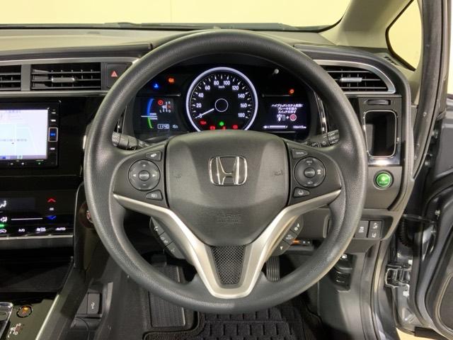 シャトル ハイブリッドホンダセンシング　フルセグテレビ　ＬＥＤ　スマートキープッシュスタート　リヤカメラ　Ｄレコ　デュアルエアバッグ　横滑り防止　パワステ　ＥＴＣ付き　盗難防止　パワーウインドウ　ＤＶＤ（13枚目）