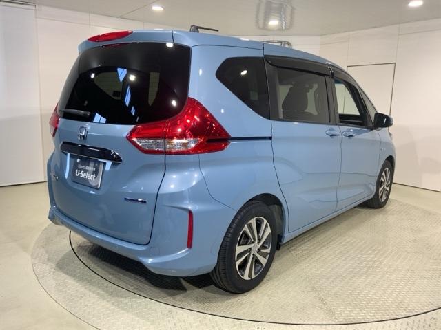 フリードハイブリッド ハイブリッド・Ｇホンダセンシング　軽減ブレーキ　キーフリーシステム　記録簿　ＤＶＤ再生可能　サイドカーテンエアバック　ＥＣＯＮ　後カメラ　Ａクルーズ　地デジフルセグＴＶ　ＬＥＤヘッドランプ　シートＨ（7枚目）