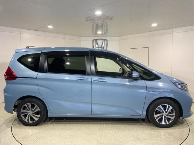 フリードハイブリッド ハイブリッド・Ｇホンダセンシング　軽減ブレーキ　キーフリーシステム　記録簿　ＤＶＤ再生可能　サイドカーテンエアバック　ＥＣＯＮ　後カメラ　Ａクルーズ　地デジフルセグＴＶ　ＬＥＤヘッドランプ　シートＨ（8枚目）