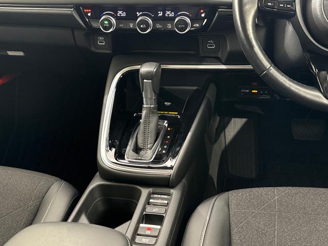 ヴェゼル e:HEVZ 衝突回避支援ブレーキ機能 スマキ Pトランク フルオートエアコン Dレコ エアバッグ 両席エアバック Rカメ 記録簿付 パワーウィンドウ LEDランプ クルーズC ナビ&TV USB(10枚目)