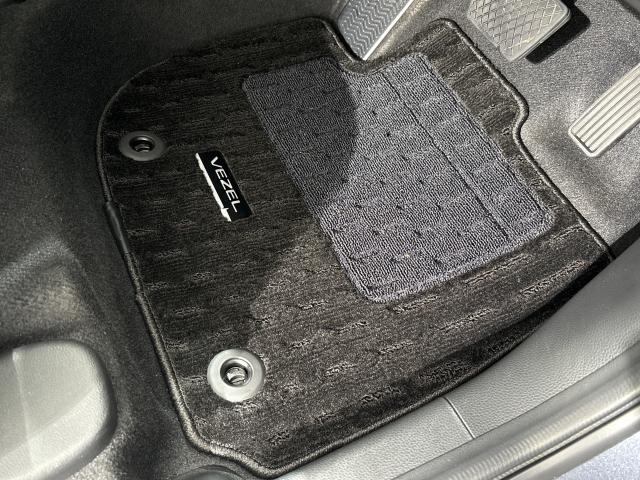 ヴェゼル e:HEVZ 衝突回避支援ブレーキ機能 スマキ Pトランク フルオートエアコン Dレコ エアバッグ 両席エアバック Rカメ 記録簿付 パワーウィンドウ LEDランプ クルーズC ナビ&TV USB(17枚目)