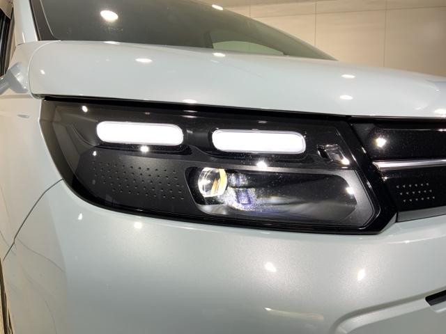 フリード ｅ：ＨＥＶエアーＥＸ　ＨｏｎｄａＳＥＮＳＩＮＧコネクトナビ前後ドラレコ　衝突軽減システム　ソナー　横滑り防止装置　クルーズコントロール　サイドカーテンエアバック　リアクーラー　ＬＥＤランプ　フルセグＴＶ　ＥＴＣ装備　ＵＳＢ（9枚目）