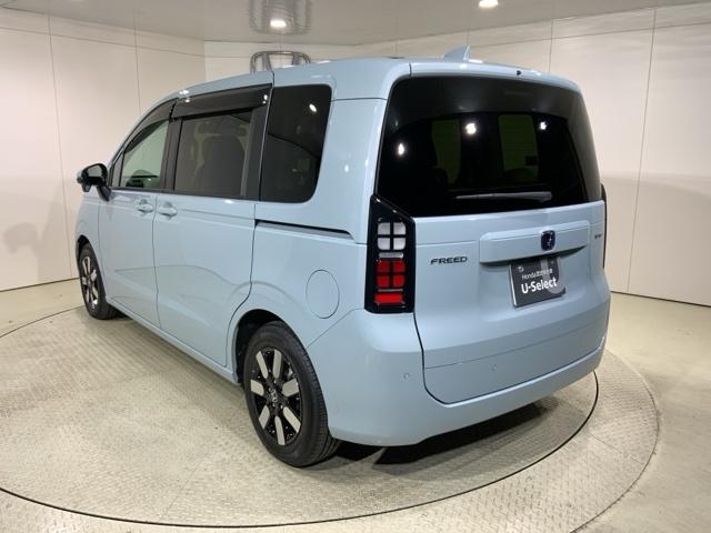 フリード ｅ：ＨＥＶエアーＥＸ　ＨｏｎｄａＳＥＮＳＩＮＧコネクトナビ前後ドラレコ　衝突軽減システム　ソナー　横滑り防止装置　クルーズコントロール　サイドカーテンエアバック　リアクーラー　ＬＥＤランプ　フルセグＴＶ　ＥＴＣ装備　ＵＳＢ（14枚目）