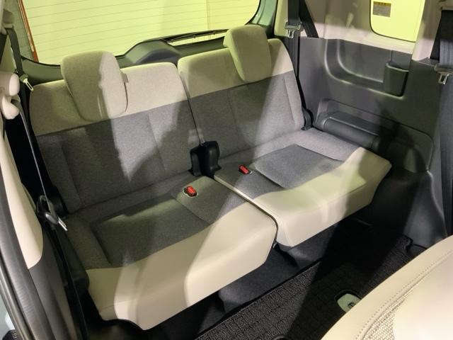 フリード ｅ：ＨＥＶエアーＥＸ　ＨｏｎｄａＳＥＮＳＩＮＧコネクトナビ前後ドラレコ　衝突軽減システム　ソナー　横滑り防止装置　クルーズコントロール　サイドカーテンエアバック　リアクーラー　ＬＥＤランプ　フルセグＴＶ　ＥＴＣ装備　ＵＳＢ（27枚目）