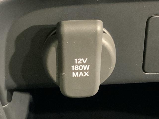 フリード ｅ：ＨＥＶエアーＥＸ　ＨｏｎｄａＳＥＮＳＩＮＧコネクトナビ前後ドラレコ　衝突軽減システム　ソナー　横滑り防止装置　クルーズコントロール　サイドカーテンエアバック　リアクーラー　ＬＥＤランプ　フルセグＴＶ　ＥＴＣ装備　ＵＳＢ（38枚目）