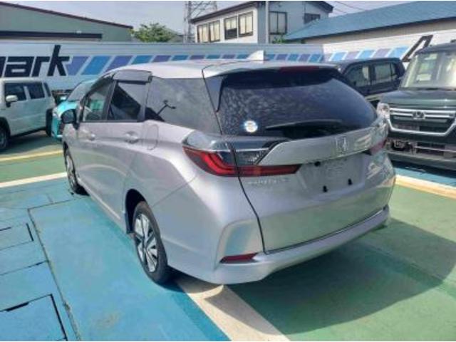 シャトル ハイブリッド　ホンダセンシング　キーフリー＆プッシュスターター　オートエアコン　電動格納ドアミラー　プライバシーガラス　メモリーナビ　バックカメラ　ＥＴＣ　ホンダセンシング　４ＷＤ（9枚目）