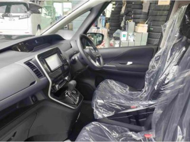 セレナ ＸＶ　４ＷＤ　キーフリー＆プッシュスタート　メモリーナビ　バックカメラ　両側パワースライドドア　クルーズコントロール　エマージェンシーブレーキ　シートバックテーブル　ロングスライド２ｎｄ＆３ｒｄシート（10枚目）