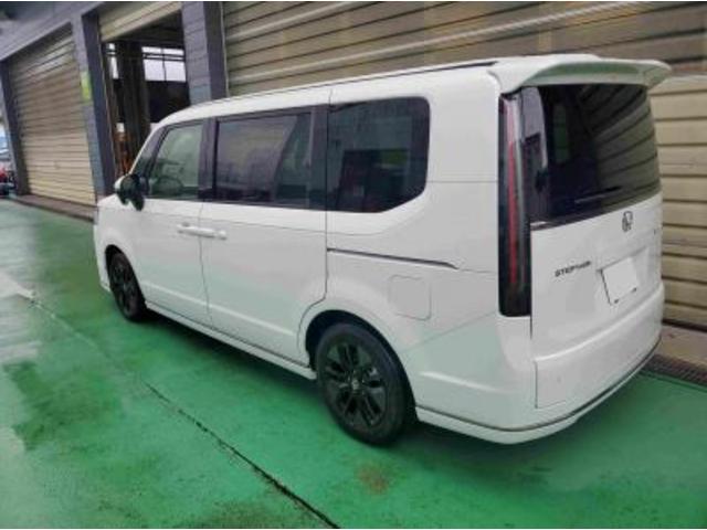 ステップワゴン スパーダ　ホンダセンシング　キーフリー＆プッシュスタート　両側パワースライドドア　ステアリングスイッチ　バックカメラ　パワーバックドア　９インチナビフルセグＴＶ　ＬＥＤヘッドライト　７人乗り（9枚目）