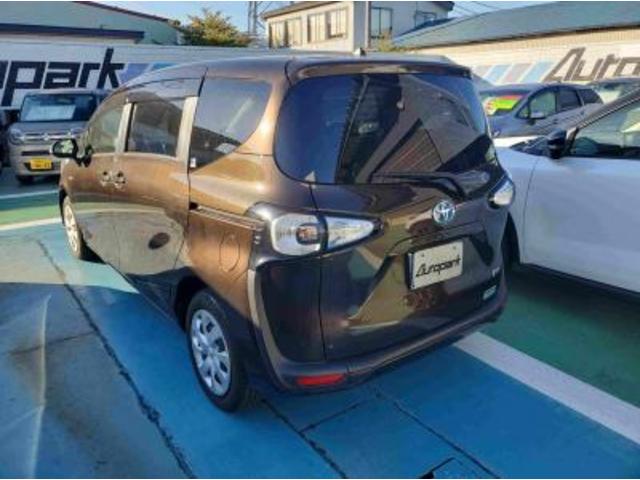 シエンタ ハイブリッドＧ　ハイブリッド車　メモリーナビフルセグＴＶ　両側パワースライドドア　キーフリー＆プッシュスタート　革巻ステアリング　トヨタセーフティセンス　ＥＴＣ　１００Ｖ電源　７人乗り（9枚目）