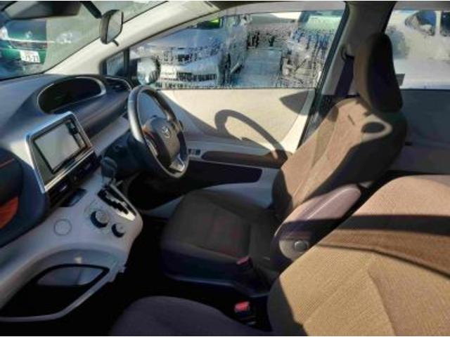 シエンタ ハイブリッドＧ　ハイブリッド車　メモリーナビフルセグＴＶ　両側パワースライドドア　キーフリー＆プッシュスタート　革巻ステアリング　トヨタセーフティセンス　ＥＴＣ　１００Ｖ電源　７人乗り（10枚目）