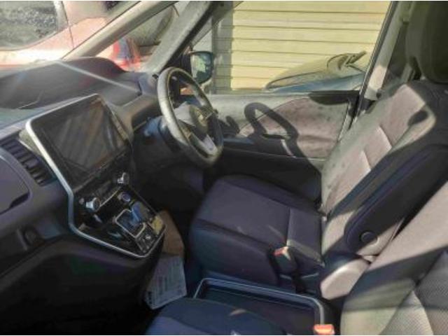 セレナ ｅ－パワー　ハイウェイスターＶ　プロパイロット　１０インチナビフルセグＴＶ　アラウンドビューモニター　両側ハンズフリーパワースライドドア　フリップダウンモニター　ＬＥＤヘッドライト　キーフリー＆プッシュスタート　ＥＴＣ（10枚目）