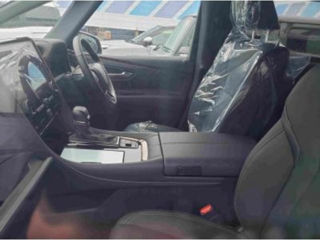 アルファード Ｚ　１４インチナビフルセグＴＶ　両側パワースライドドア　トヨタセーフティセンス　サンルーフ　ＬＥＤヘッドライト＆シーケンシャルウインカー　デジタルインナーミラー　パワーバックドア　７人乗り（10枚目）