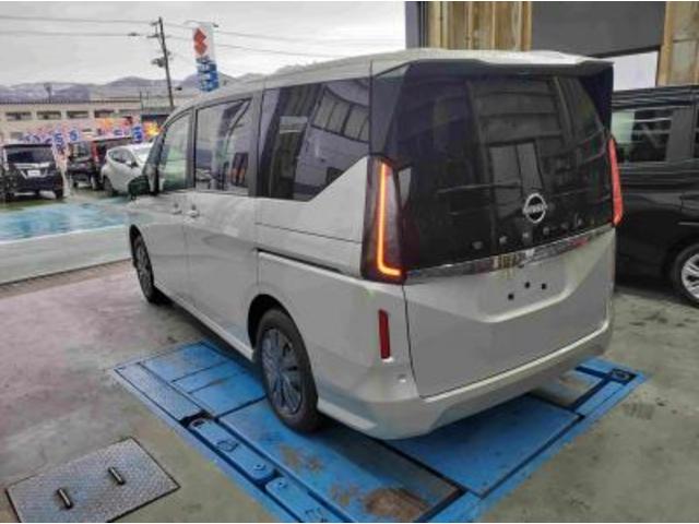 セレナ XV 4WD 9インチナビフルセグTV バックカメラ ETC 両側ハンズフリーパワースライドドア LEDヘッドライト ステアリングヒーター キーフリー&プッシュスタート エマージェンシーブレーキ(9枚目)