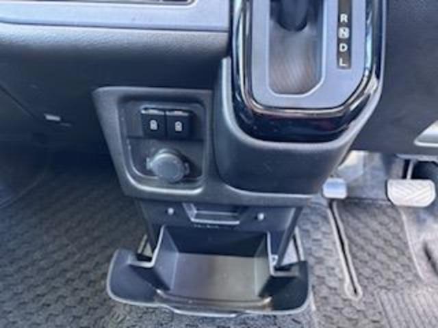 ソリオ ハイブリッドＭＸ　４ＷＤ　スズキセーフティサポート　８インチナビフルセグＴＶ　バックカメラ　ＥＴＣ　フロントシートヒーター　キーフリー＆プッシュスタート　左側パワースライドドア（23枚目）