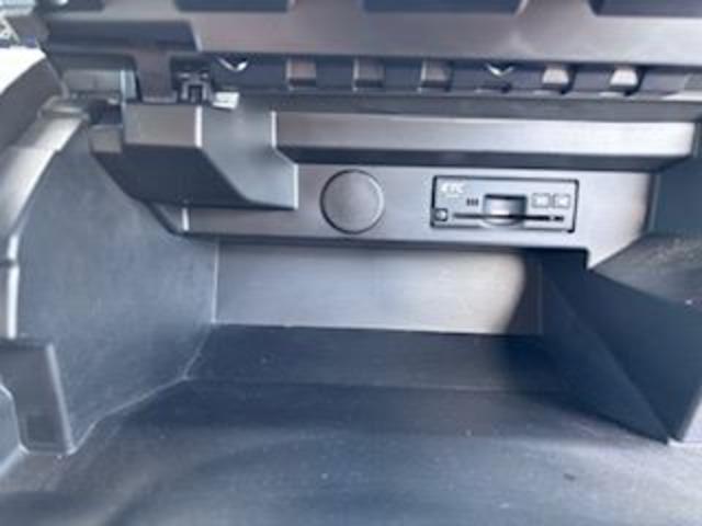 ソリオ ハイブリッドＭＸ　４ＷＤ　スズキセーフティサポート　８インチナビフルセグＴＶ　バックカメラ　ＥＴＣ　フロントシートヒーター　キーフリー＆プッシュスタート　左側パワースライドドア（25枚目）