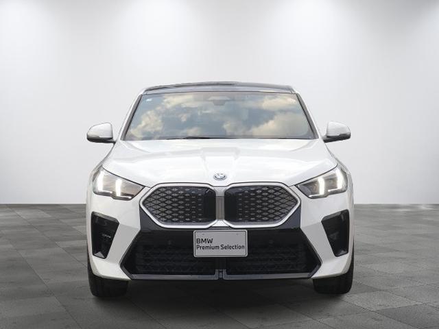 iX2 xDrive 30 Mスポーツ 4WD 黒革 パノラマガラスサンルーフ ACC トップビュー ヘッドアップD Harman Kardonスピーカー シート・ステアリングヒーター(2枚目)