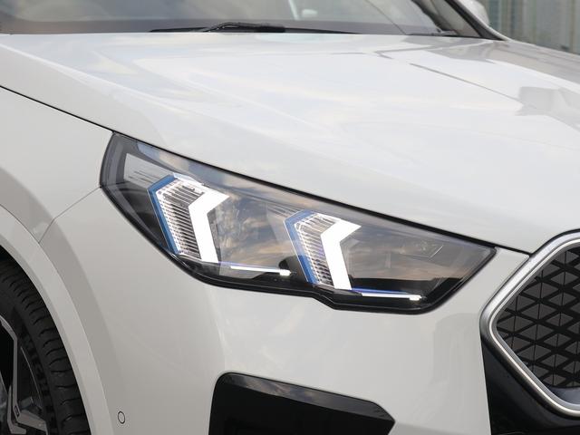 iX2 xDrive 30 Mスポーツ 4WD 黒革 パノラマガラスサンルーフ ACC トップビュー ヘッドアップD Harman Kardonスピーカー シート・ステアリングヒーター(6枚目)