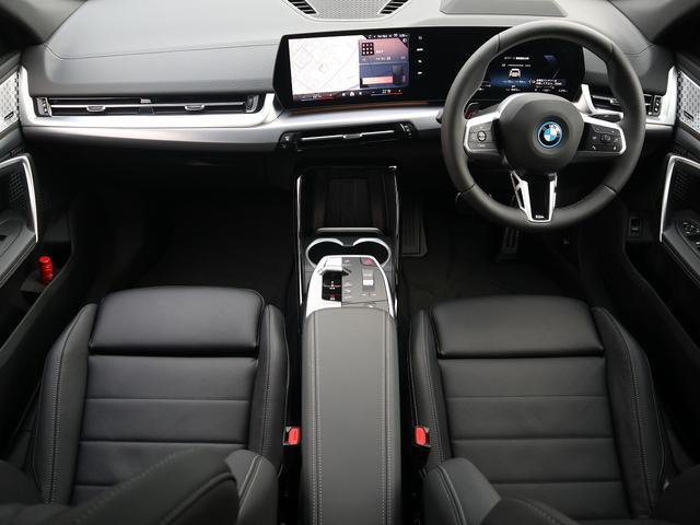 iX2 xDrive 30 Mスポーツ 4WD 黒革 パノラマガラスサンルーフ ACC トップビュー ヘッドアップD Harman Kardonスピーカー シート・ステアリングヒーター(7枚目)