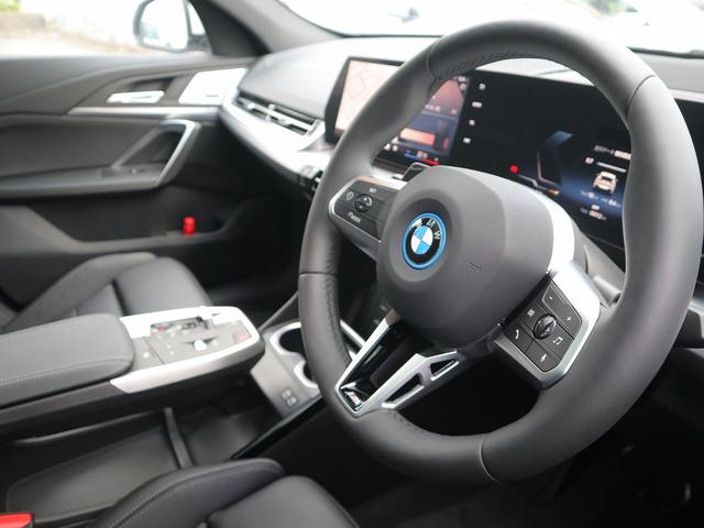 iX2 xDrive 30 Mスポーツ 4WD 黒革 パノラマガラスサンルーフ ACC トップビュー ヘッドアップD Harman Kardonスピーカー シート・ステアリングヒーター(18枚目)