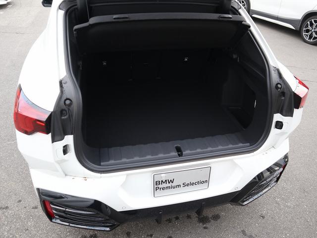 iX2 xDrive 30 Mスポーツ 4WD 黒革 パノラマガラスサンルーフ ACC トップビュー ヘッドアップD Harman Kardonスピーカー シート・ステアリングヒーター(24枚目)