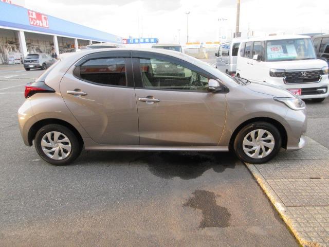 ヤリス Ｇ　純正ディスプレイオーディオ　バックガイドモニター　トヨタセーフティセンス　アダプティブクルーズコントロール　キーフリープッシュスタート　ビルトインＥＴＣ　ＬＥＤヘッドライト　ドラレコ前後２カメラ（4枚目）