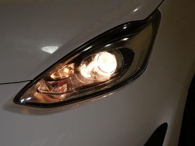 アクア Ｓ　ＣＤデッキ　パワーウインドウ／電動ドアミラー　横滑り防止　ウインカーミラー　ステアリングスイッチ　ホイールキャップ　ハロゲンヘッドライト（9枚目）