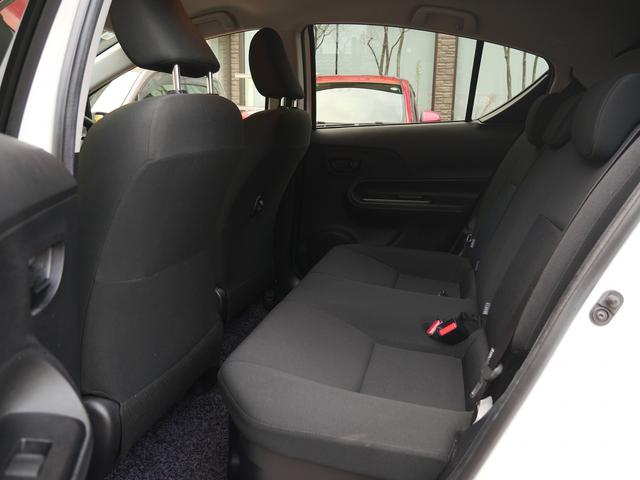 アクア Ｓ　ＣＤデッキ　パワーウインドウ／電動ドアミラー　横滑り防止　ウインカーミラー　ステアリングスイッチ　ホイールキャップ　ハロゲンヘッドライト（28枚目）