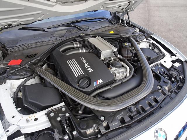 Ｍ４ Ｍ４クーペ　ベースグレード　ＬＨＤ　６ＭＴ　オプション１９インチアロイホイール　カーボンインテリアトリム（15枚目）