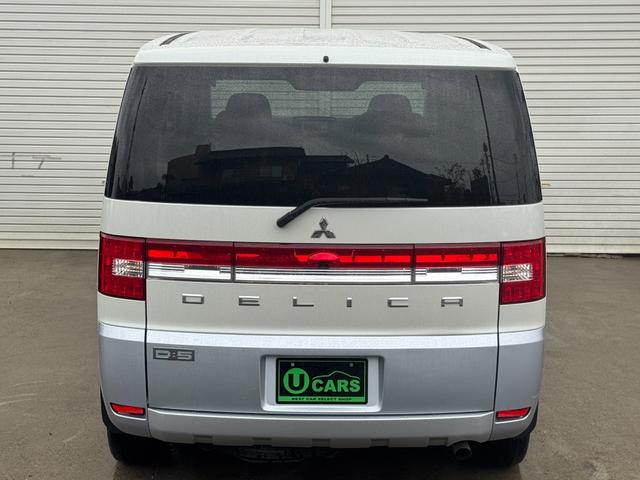 デリカＤ：５ Ｇ　プレミアム　両側オートスライドドア　パワーバックドア　地デジ　バック・フロント・サイドカメラ　フリップダウンモニター　ロックフォードサウンド　ＨＤＤナビ　電動シート　シートヒーター　ＨＩＤヘッドライト（6枚目）