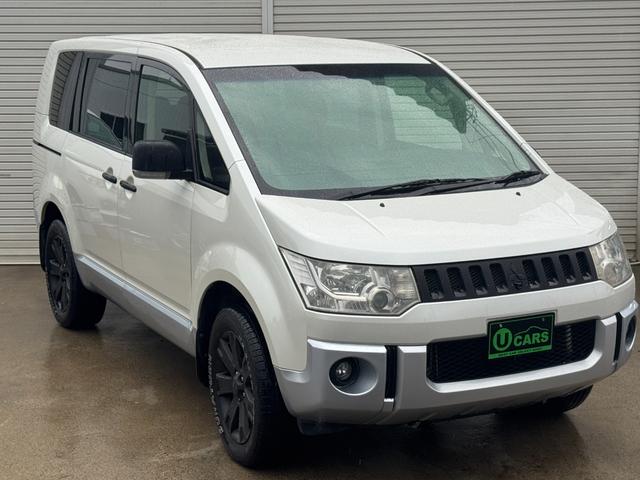 デリカＤ：５ Ｇ　プレミアム　両側オートスライドドア　パワーバックドア　地デジ　バック・フロント・サイドカメラ　フリップダウンモニター　ロックフォードサウンド　ＨＤＤナビ　電動シート　シートヒーター　ＨＩＤヘッドライト（8枚目）