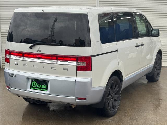 デリカＤ：５ Ｇ　プレミアム　両側オートスライドドア　パワーバックドア　地デジ　バック・フロント・サイドカメラ　フリップダウンモニター　ロックフォードサウンド　ＨＤＤナビ　電動シート　シートヒーター　ＨＩＤヘッドライト（10枚目）