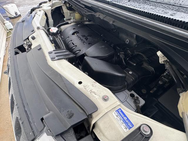 デリカＤ：５ Ｇ　プレミアム　両側オートスライドドア　パワーバックドア　地デジ　バック・フロント・サイドカメラ　フリップダウンモニター　ロックフォードサウンド　ＨＤＤナビ　電動シート　シートヒーター　ＨＩＤヘッドライト（15枚目）