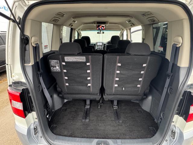 デリカＤ：５ Ｇ　プレミアム　両側オートスライドドア　パワーバックドア　地デジ　バック・フロント・サイドカメラ　フリップダウンモニター　ロックフォードサウンド　ＨＤＤナビ　電動シート　シートヒーター　ＨＩＤヘッドライト（16枚目）