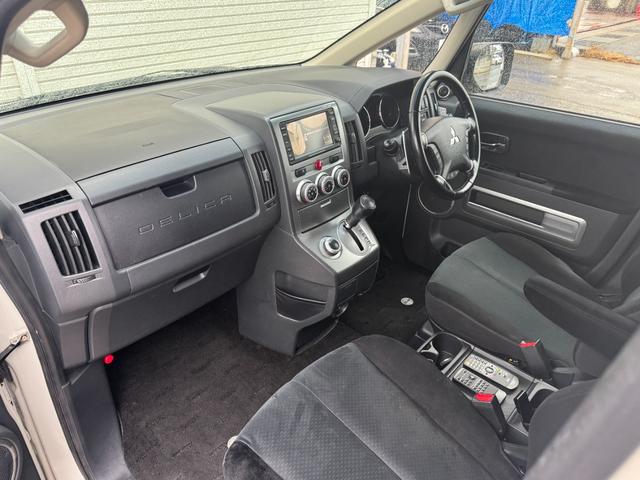 デリカＤ：５ Ｇ　プレミアム　両側オートスライドドア　パワーバックドア　地デジ　バック・フロント・サイドカメラ　フリップダウンモニター　ロックフォードサウンド　ＨＤＤナビ　電動シート　シートヒーター　ＨＩＤヘッドライト（27枚目）