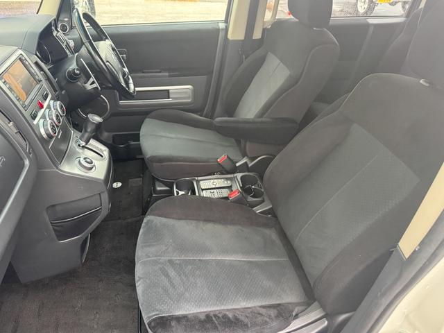 デリカＤ：５ Ｇ　プレミアム　両側オートスライドドア　パワーバックドア　地デジ　バック・フロント・サイドカメラ　フリップダウンモニター　ロックフォードサウンド　ＨＤＤナビ　電動シート　シートヒーター　ＨＩＤヘッドライト（28枚目）