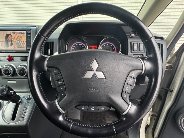 デリカＤ：５ Ｇ　プレミアム　両側オートスライドドア　パワーバックドア　地デジ　バック・フロント・サイドカメラ　フリップダウンモニター　ロックフォードサウンド　ＨＤＤナビ　電動シート　シートヒーター　ＨＩＤヘッドライト（29枚目）