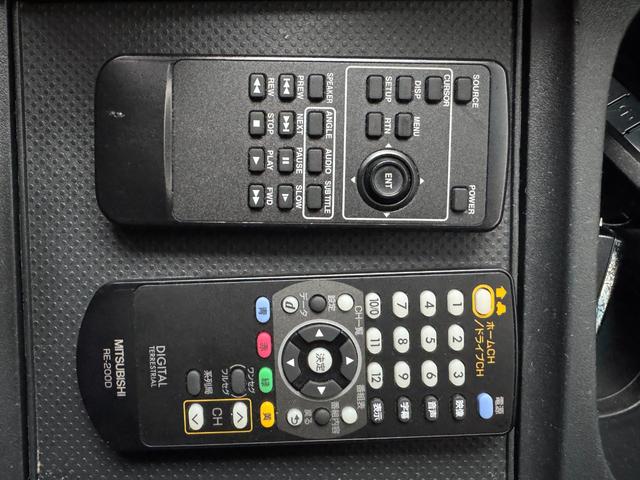 デリカＤ：５ Ｇ　プレミアム　両側オートスライドドア　パワーバックドア　地デジ　バック・フロント・サイドカメラ　フリップダウンモニター　ロックフォードサウンド　ＨＤＤナビ　電動シート　シートヒーター　ＨＩＤヘッドライト（36枚目）