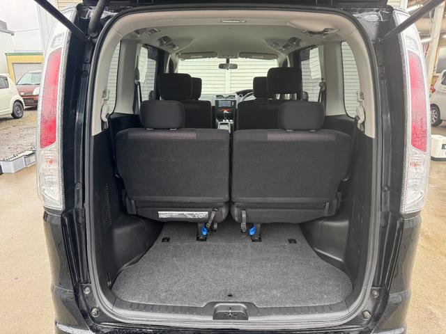 セレナ ハイウェイスター　Ｖセレクション　４ＷＤ　クルーズコントロール　社外ナビ　フルセグＴＶ　プッシュスタート　純正エンジンスターター　両側パワースライドドア　ＥＴＣ　Ｂｌｕｅｔｏｏｔｈ（13枚目）