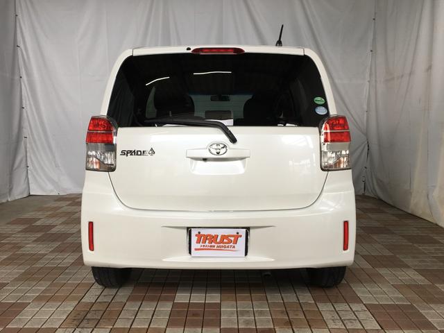 スペイド Ｆ　バックカメラ　ＢＴオーディオ　ＳＤ再生　ＡＵＸ端子　純正ナビ　スマートキー２個　プッシュスタート　パワースライドドア　電格ミラー　アームレスト　シートリフター（6枚目）