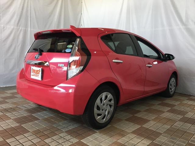 アクア Ｓ　セーフティセンス　ＢＴオーディオ　ワンセグ　ＤＶＤ再生　社外ナビ　スマートキー　プッシュスタート　ワイパーヒーター　オートライト　スペアタイヤ　電格ミラー　シートリフター　タイミングチェーン（4枚目）